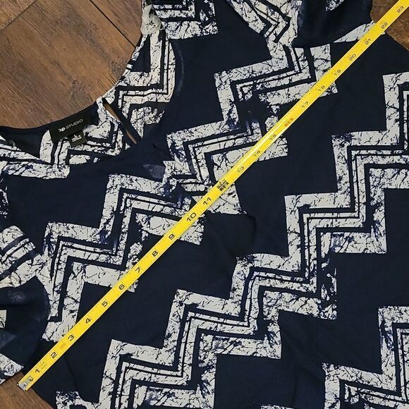 🤸‍♀️3 for 12🤸‍♂️ NWT AB Studio Chevron Navy Blouse - Picture 5 of 5